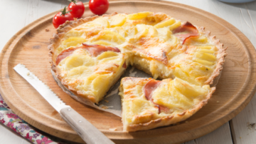 Quiche de pommes de terre au fromage à raclette et bacon