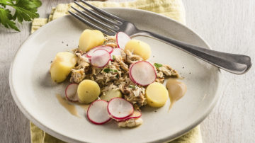 Salade de pommes de terre miette de maquereaux et radis